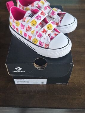 Converse Size 8 Toddler Kids Low Top Sneakers - White Multicolor Feline Animals